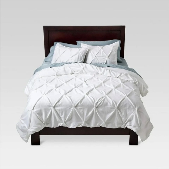 Pinched Pleat 3 Piece Duvet Cover Set - White (King) - Threshold 108"x94" - Picture 3 of 8